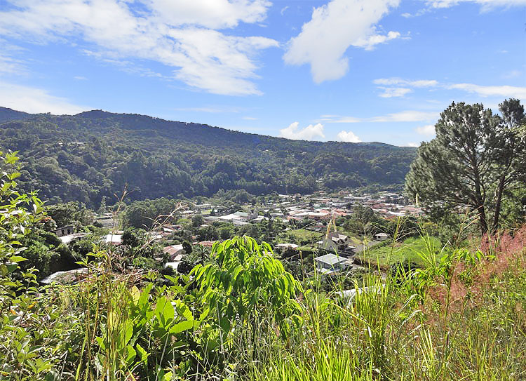 Nearly 1 acre of land with excellent view in Downtown Boquete