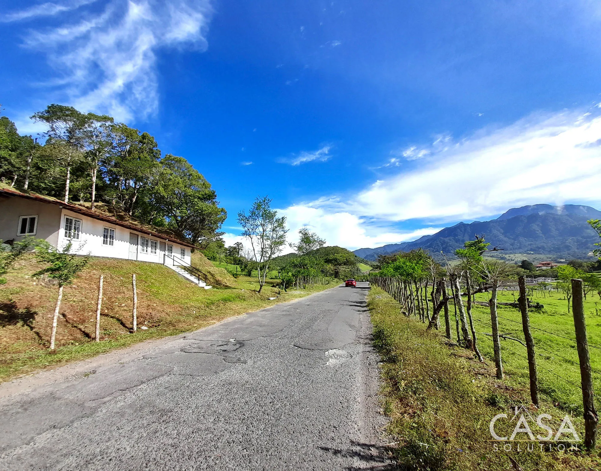 Prime Volcán Lot for Sale Overlooking 2 Roads Leading to Volcán, Stunning Valley Views, and Renovation-Ready Buildings in Chiriquí